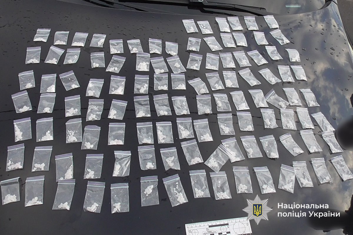 Пересилали наркотики через поштомати