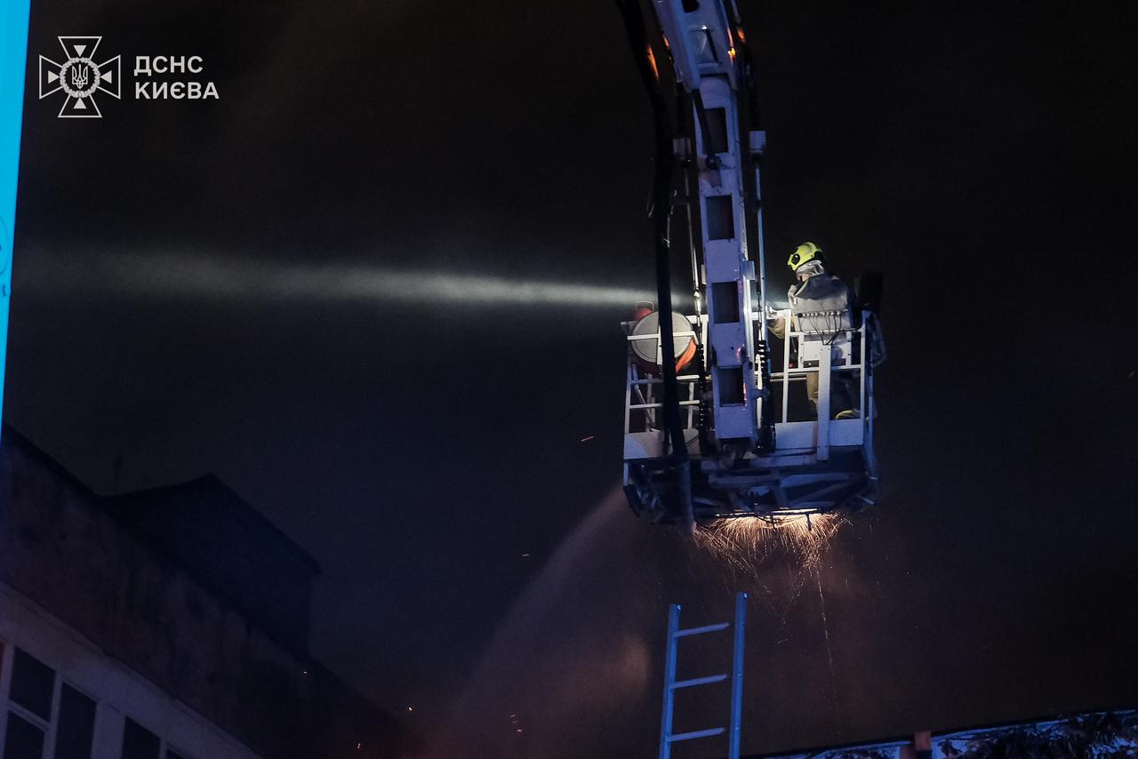 У Києві сталася пожежа в офісній будівлі на Солом’янці