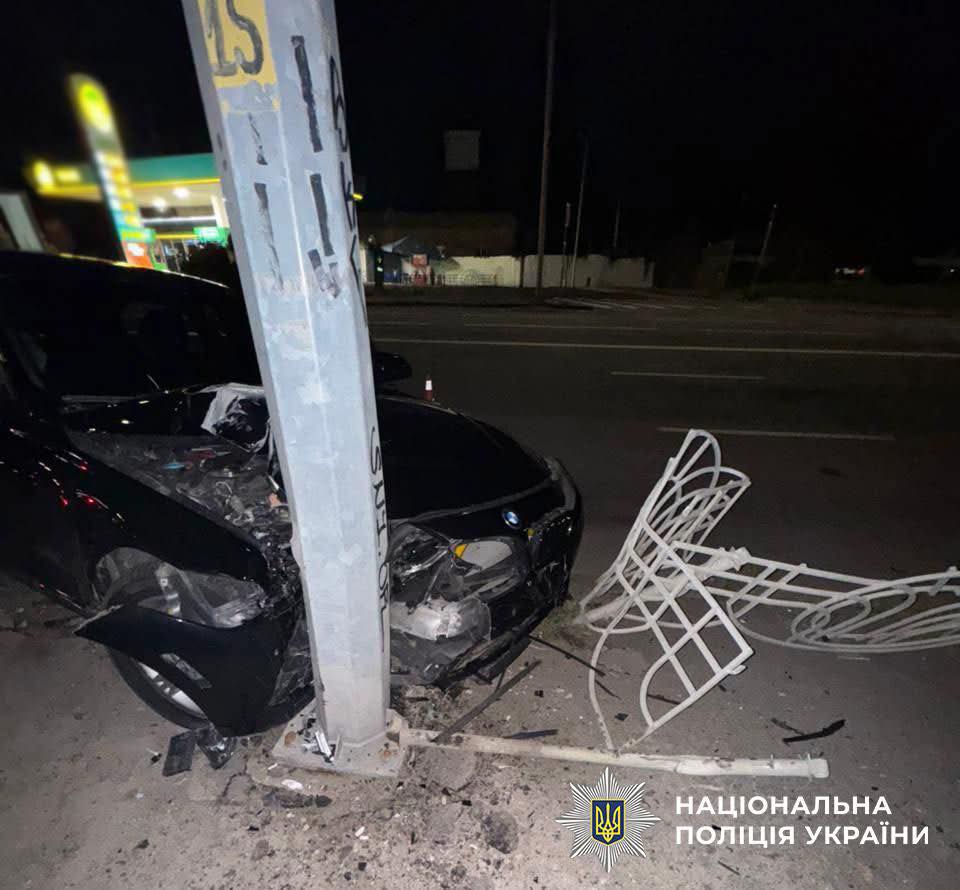 У Києві 18-річний працівник автомийки викрав та розбив BMW клієнта