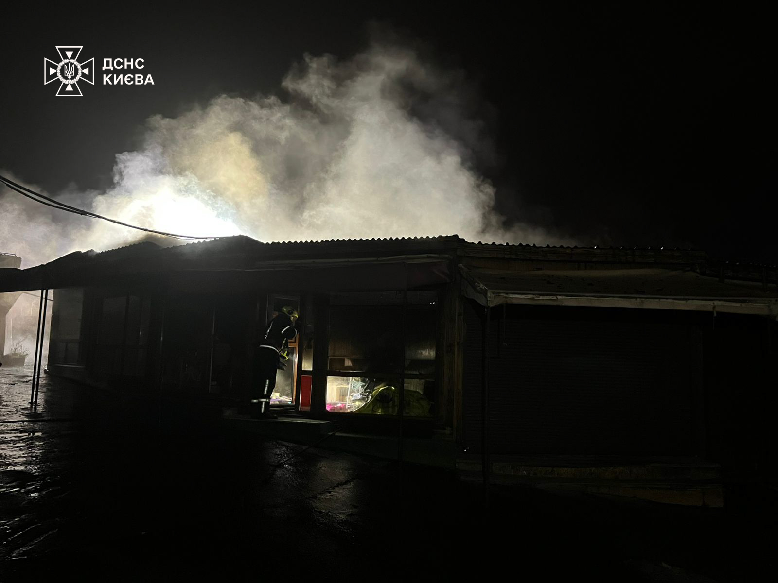 На Троєщині у Києві вночі горіли кіоски