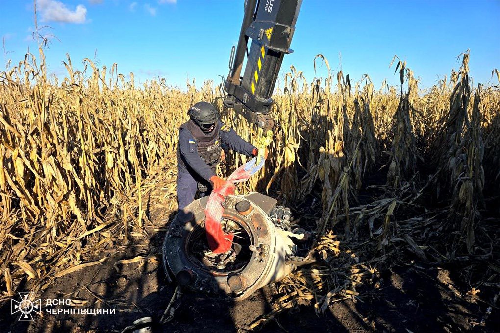 На Чернігівщині в полі знайшли частину російської ракети "Іскандер"