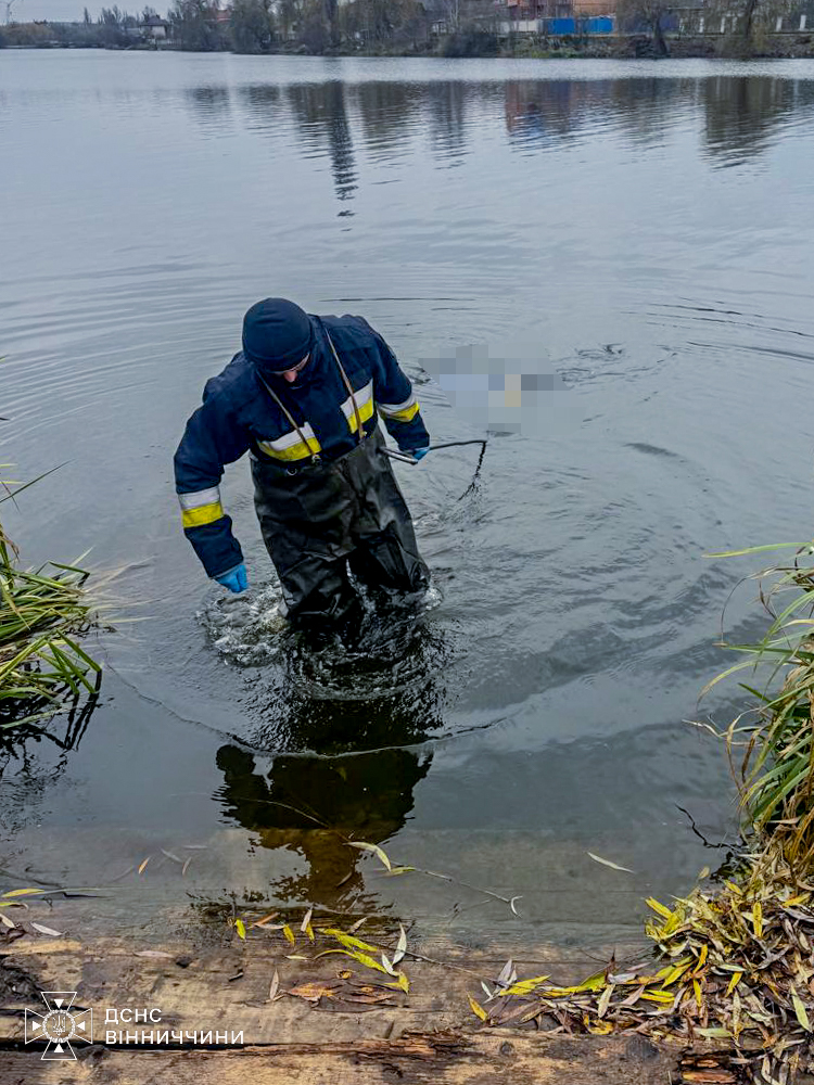 В Виннице из озера достали тело женщины