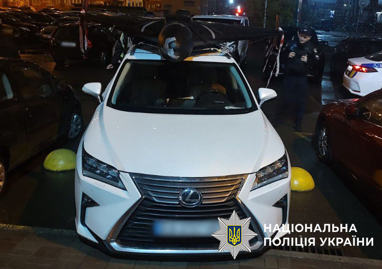 У Києві чоловік перевозив "Шахед" на даху автомобіля