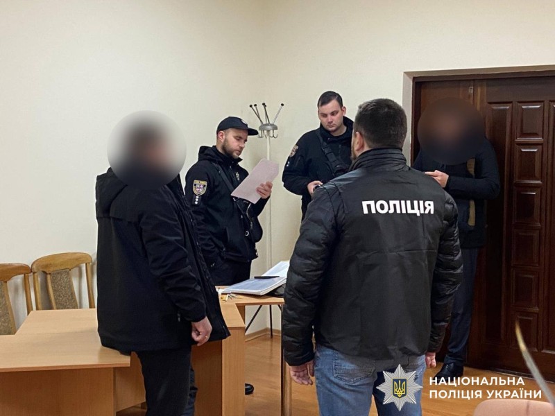 В Винницкой области задержали чиновника, который требовал деньги за справку об отсрочке