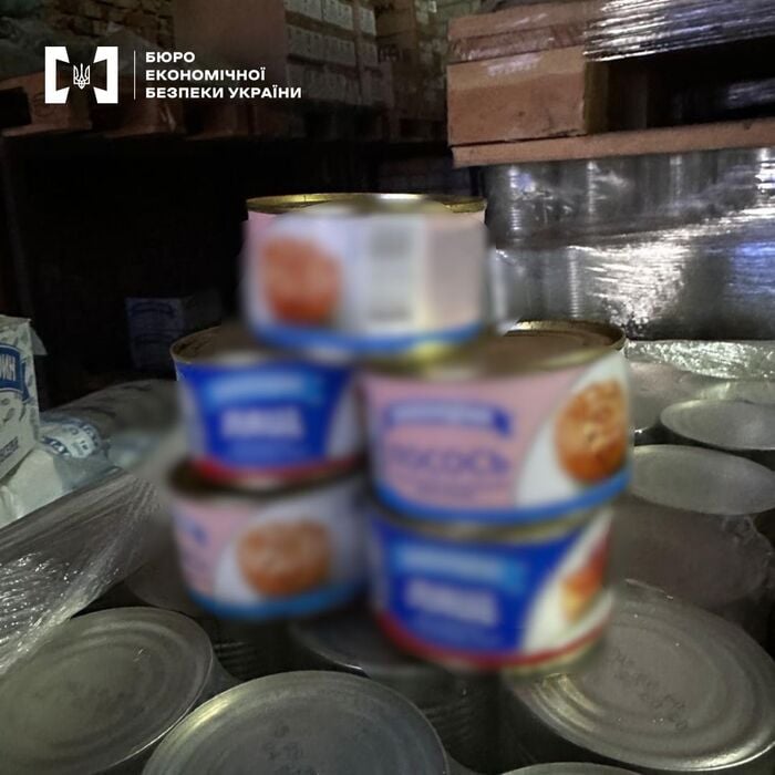 На Київщині викрили підпільне виробництво фальсифікованих продуктів під брендами відомих марок