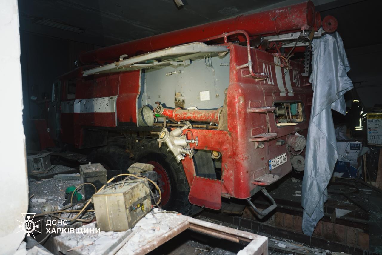 Последствия ночной атаки в Харьковской области: среди пострадавших – спасатели