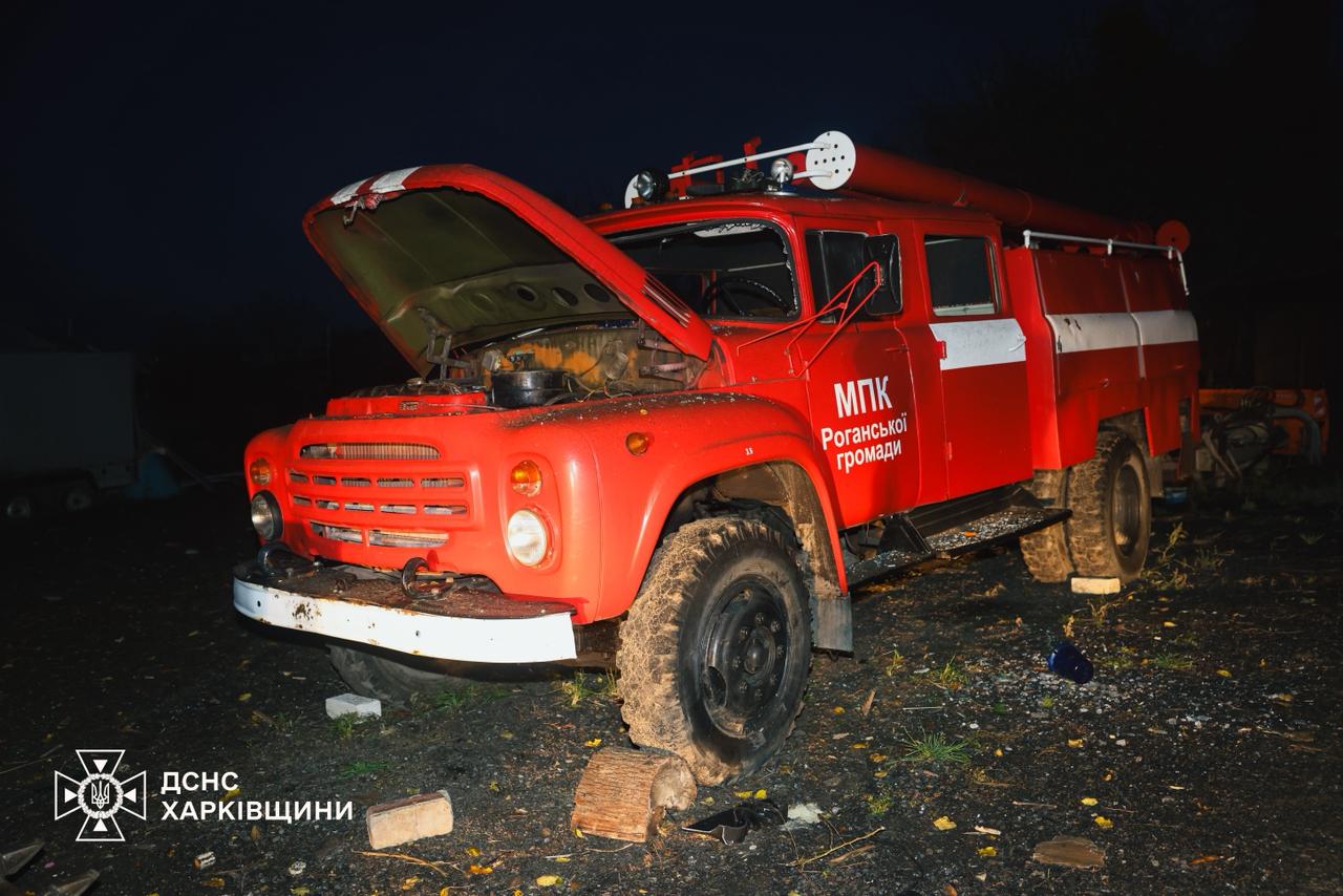 Спасатели показали последствия ночной атаки в Харьковской области