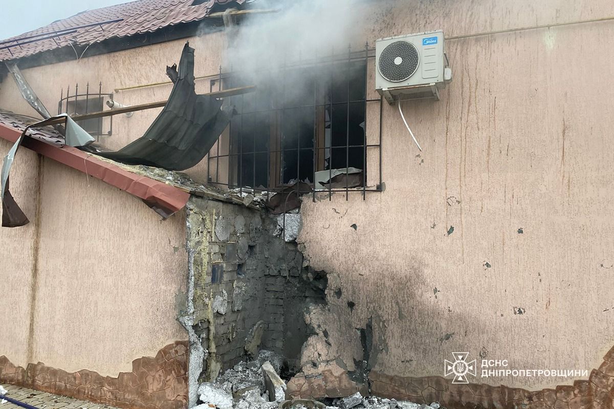 В Никополе вражеский дрон попал в дом: двое раненых