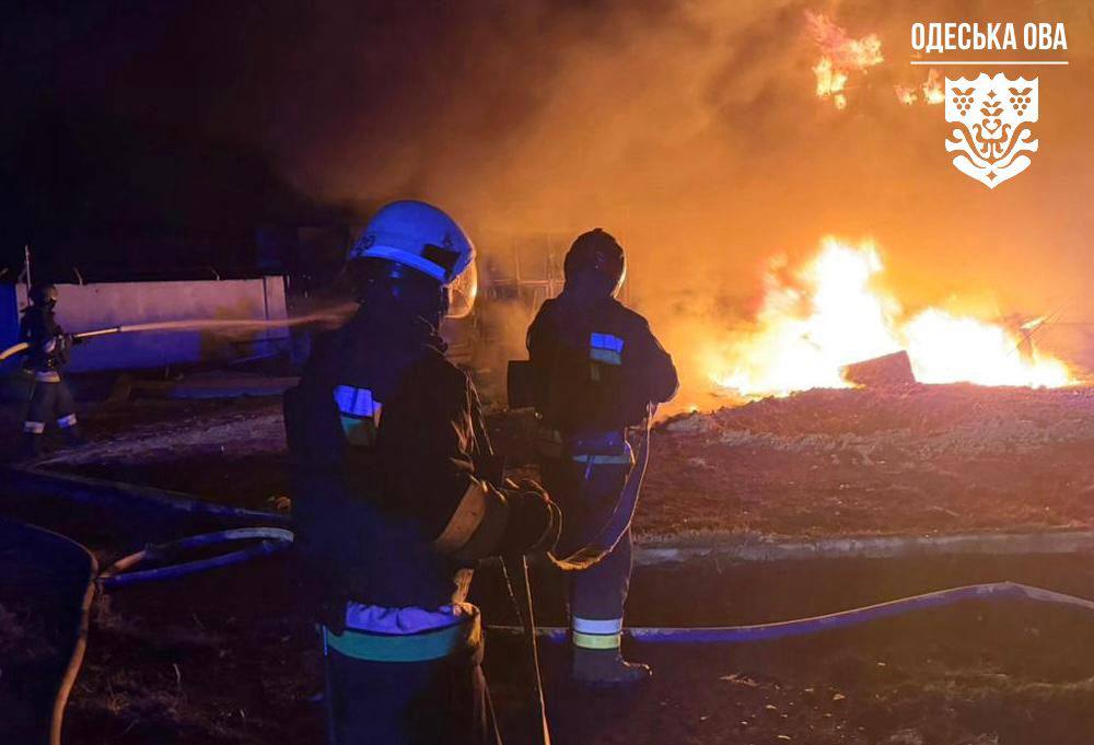 Россияне массированно атаковали Одесщину: повреждены энергообъекты и депо "Укрзализныци"