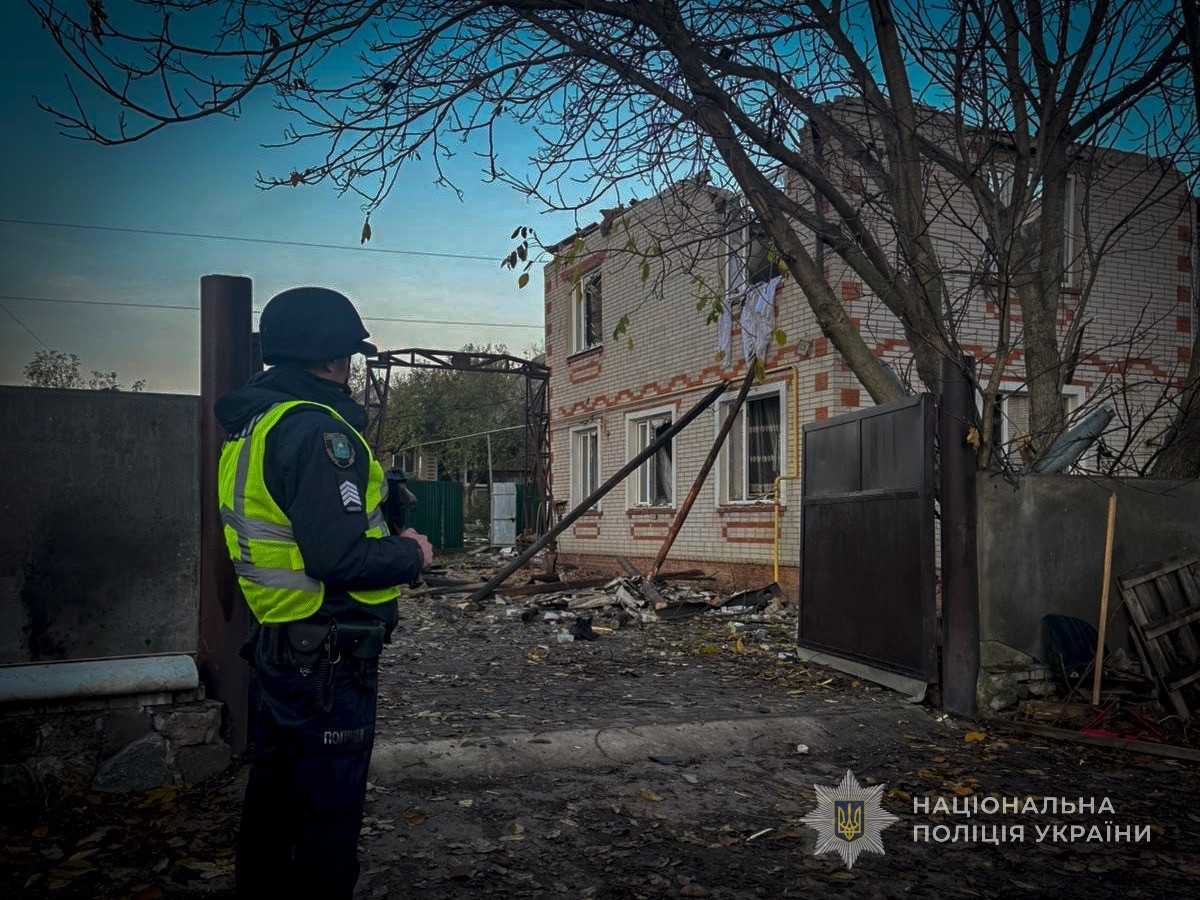 Наслідки обстрілів Сумщини: пошкоджені будинки та АЗС, є загиблий та поранені