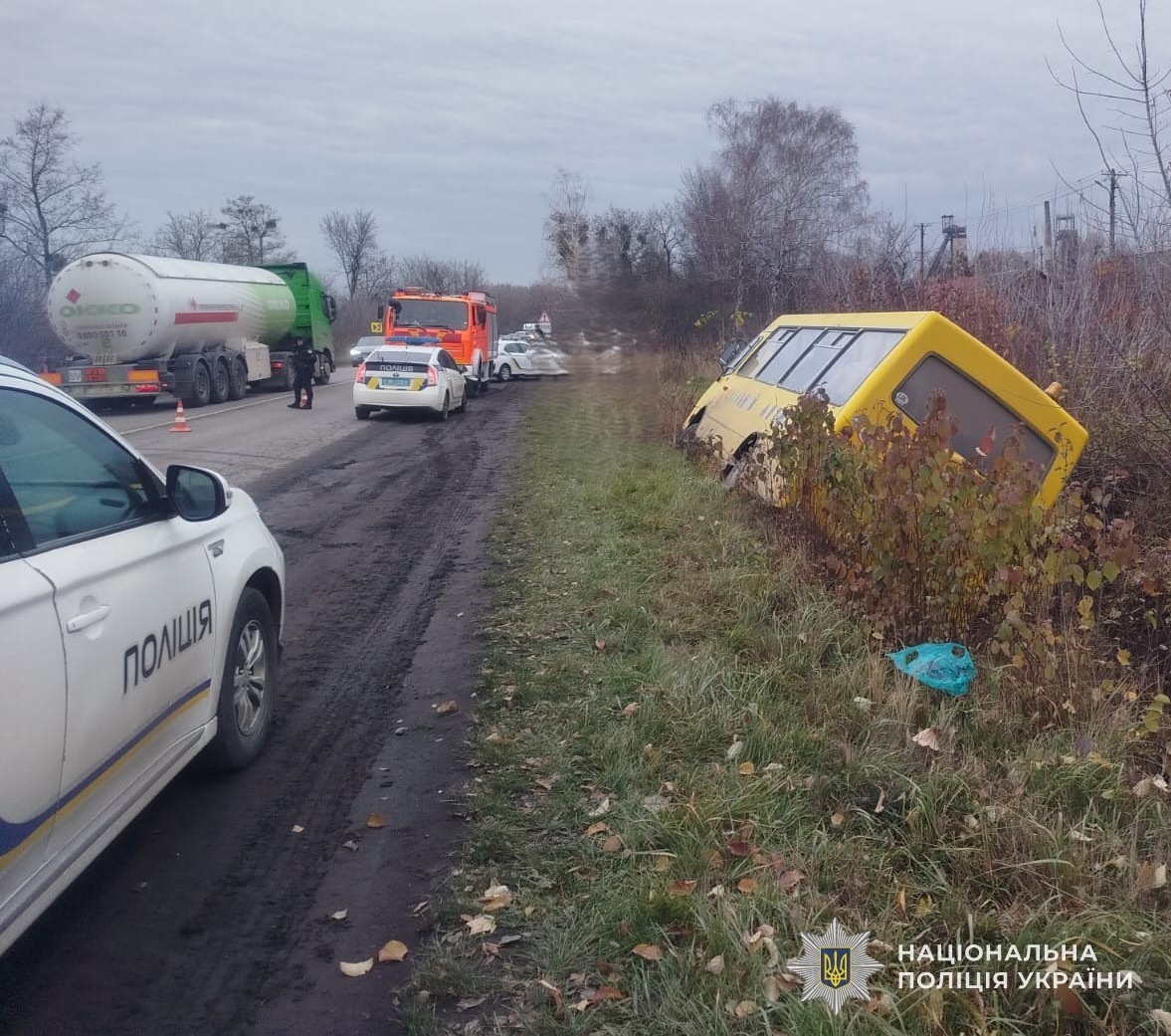 Во Львовской области перевернулся школьный автобус
