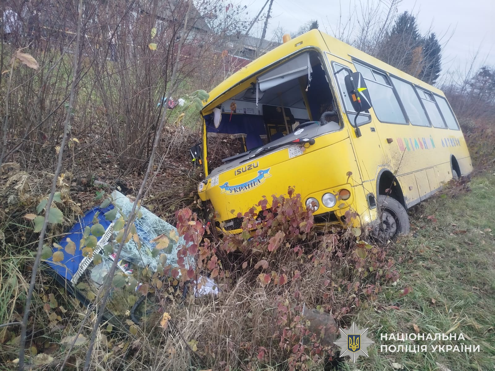 Во Львовской области перевернулся школьный автобус: есть пострадавшие