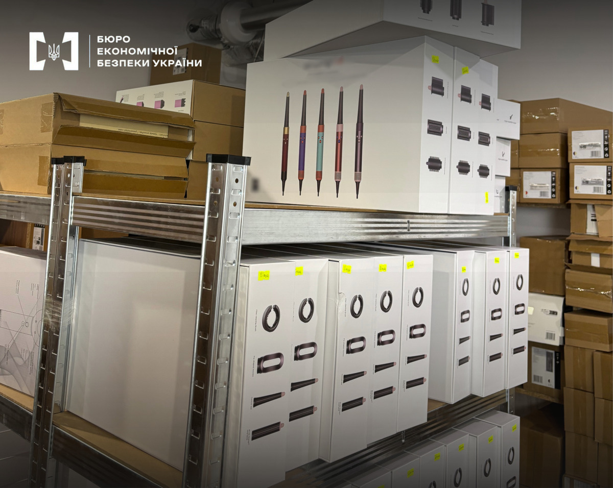 В Киевской области прикрыли бизнес на контрафактных гаджетах
