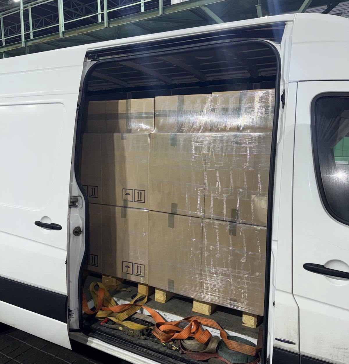 В Закарпатье таможенники остановили ввоз сигарет на 3,5 млн грн под видом гуманитарной помощи