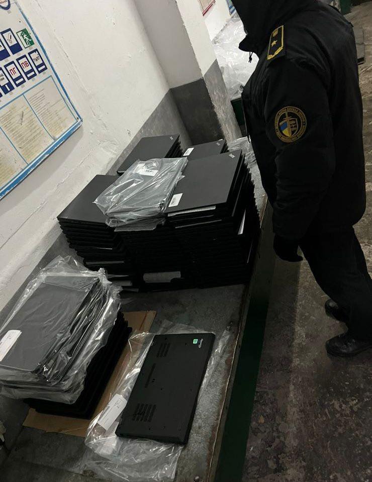 Во Львовской области остановили контрабанду подержанных ноутбуков на миллион