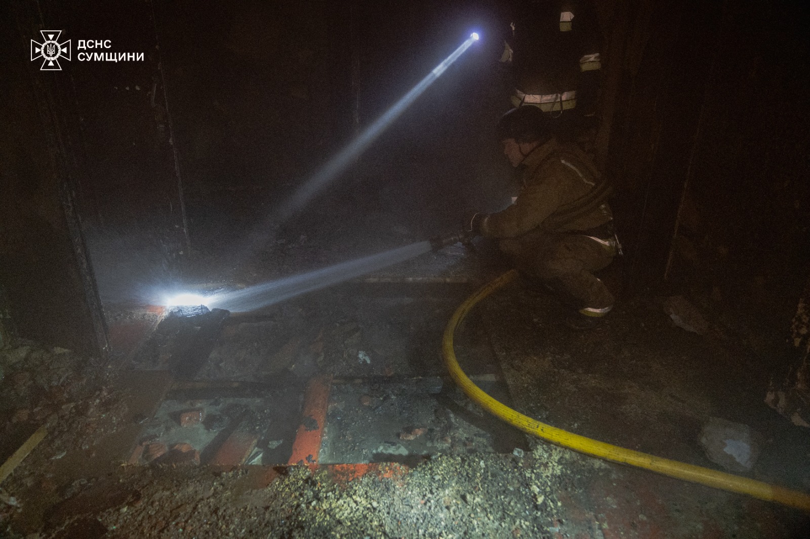 Спасатели ликвидировали последствия утренней атаки на Сумы