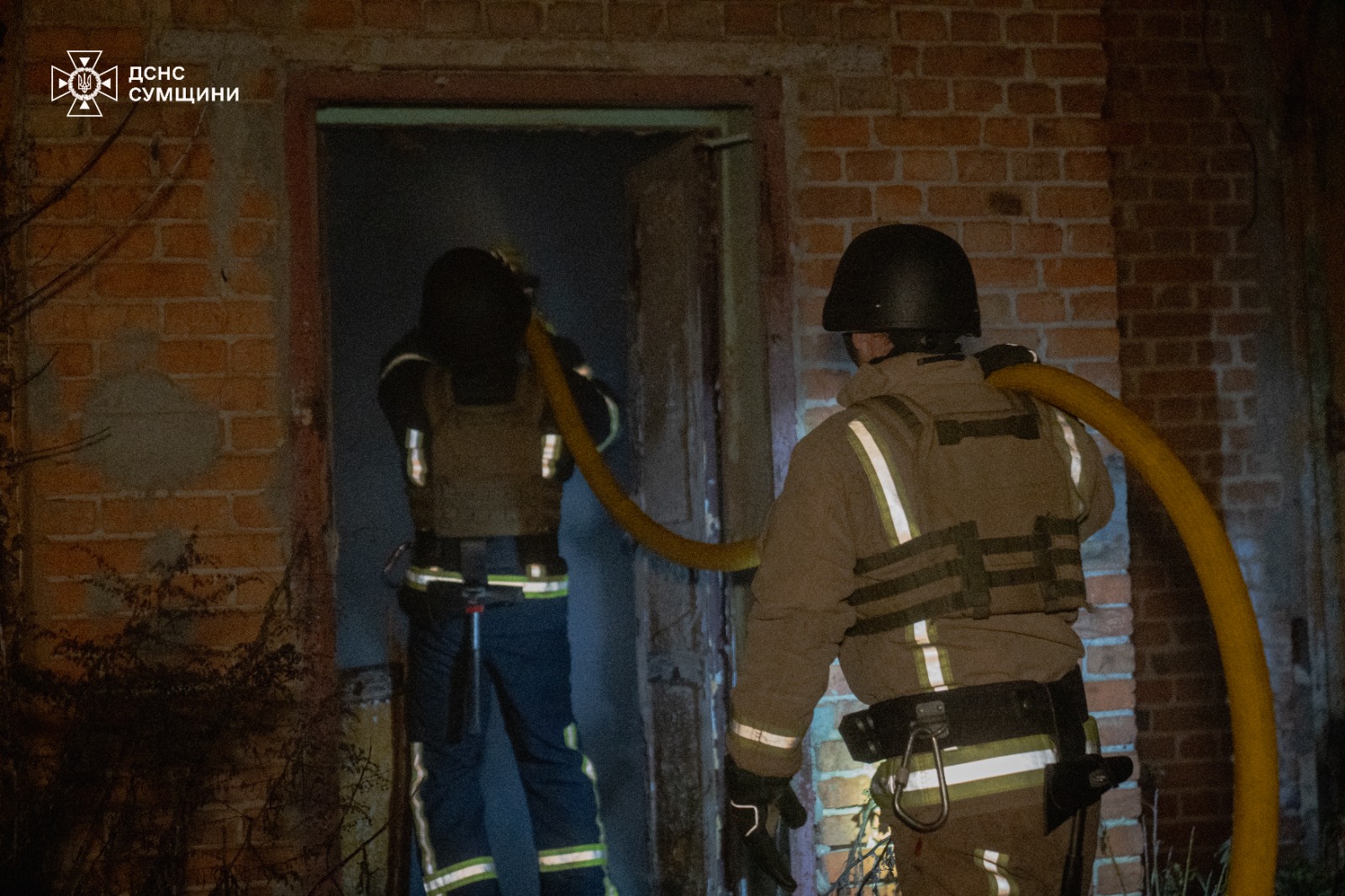 Спасатели ликвидировали последствия атаки на Сумы