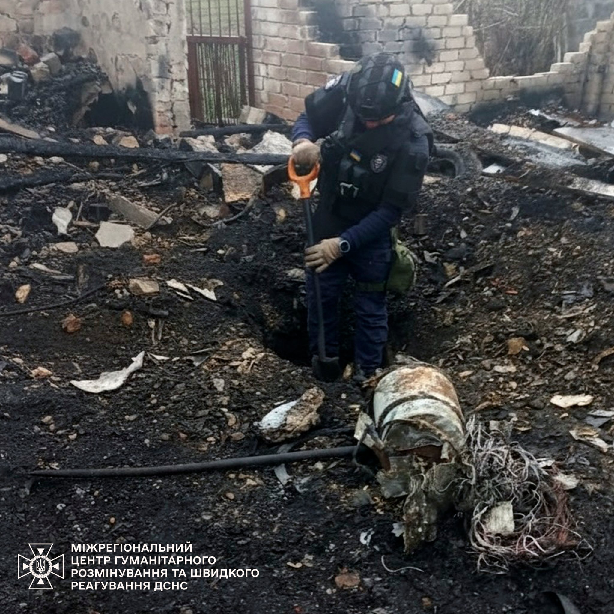 На Харьковщине саперы изъяли боевую часть дрона "Герань-2"