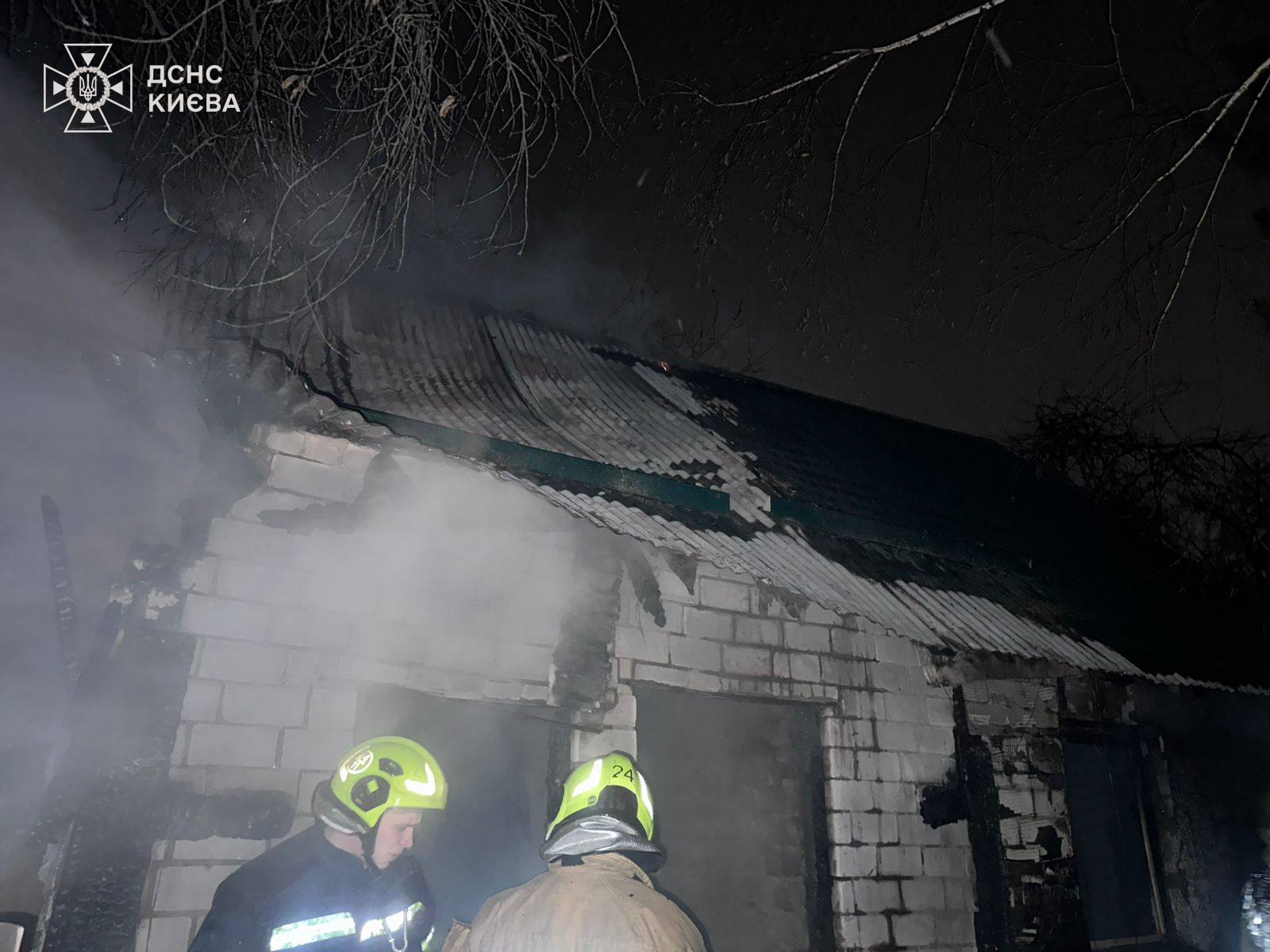 В Киеве в результате пожара в доме погибли два человека