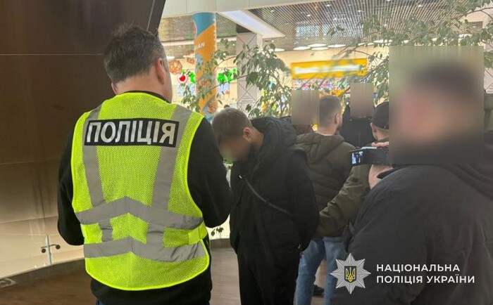 Во Львове задержали двух рэкетиров за вымогательство в 120 тысяч долларов