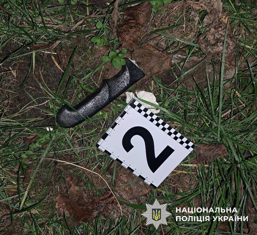 В Киеве мужчина с ножом нападал на прохожих