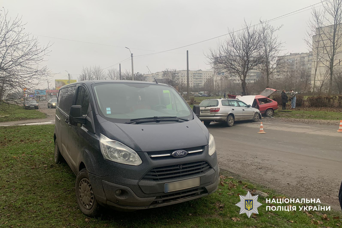 В Черкасской области произошло ДТП с участием трех авто: двое пострадавших