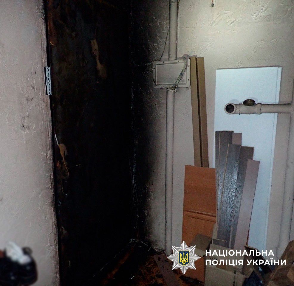 В Киеве будут судить женщину, которая подожгла дверь квартиры дочери из-за конфликта