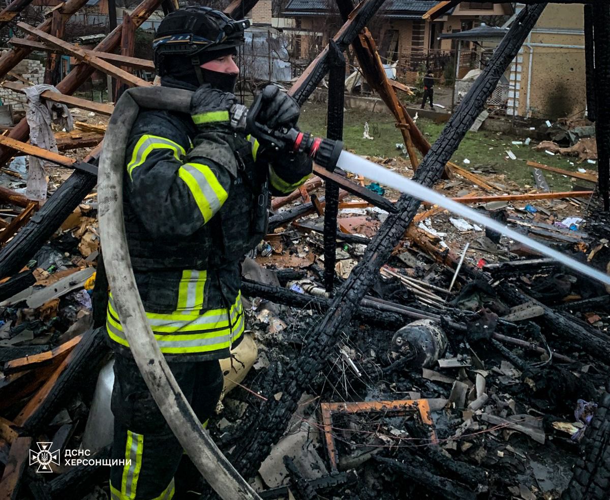 Россияне с утра массированно обстреляли Чернобаевку