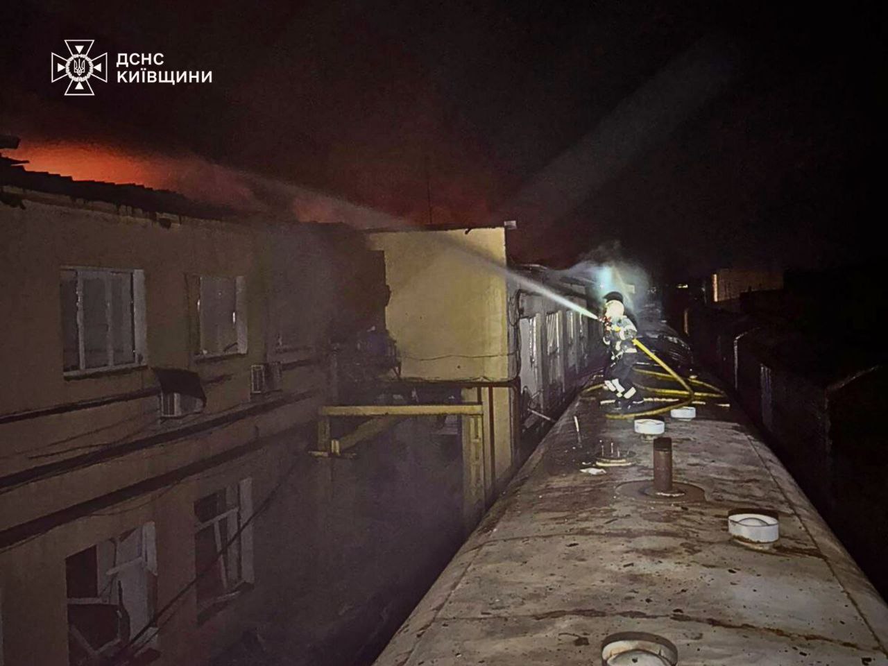 Россияне снова ударили дронами по Фастову в Киевской области: возникли пожары