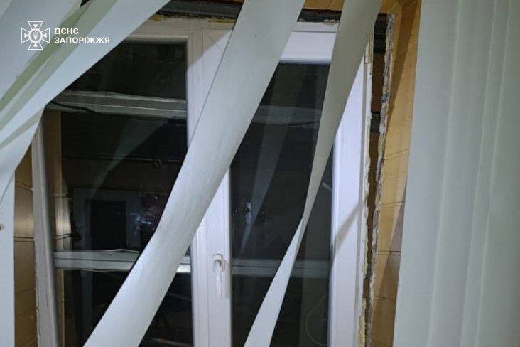 Россияне ночью атаковали пожарно-спасательную часть в Запорожье