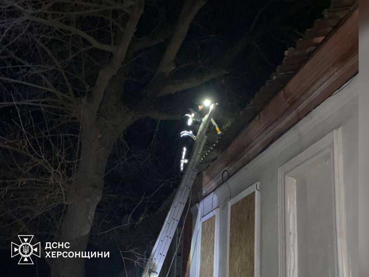 Херсон под обстрелами: спасатели ликвидировали пожар