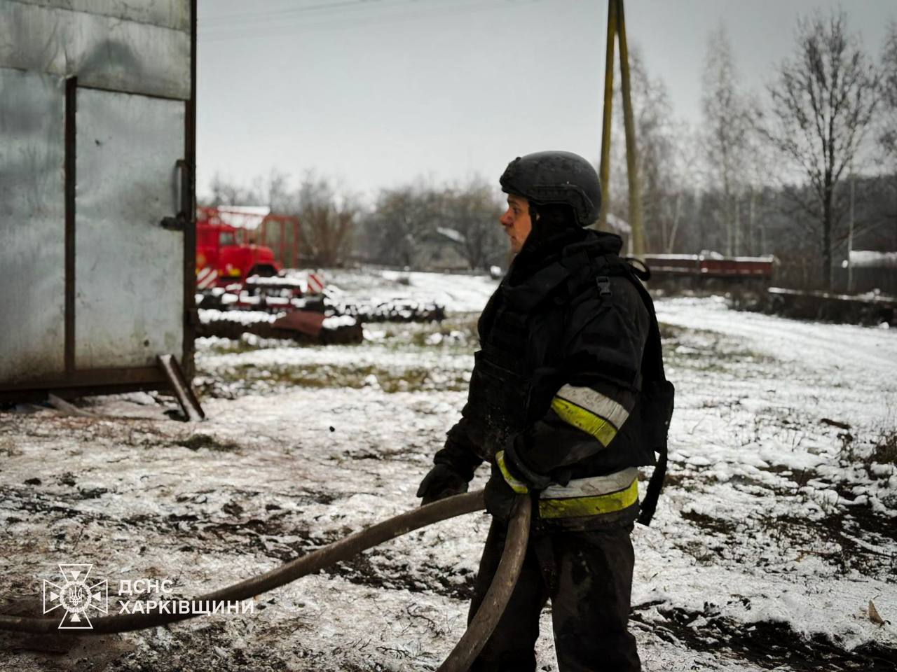 Оккупанты атаковали сельхозпредприятие на Харьковщине: возник пожар