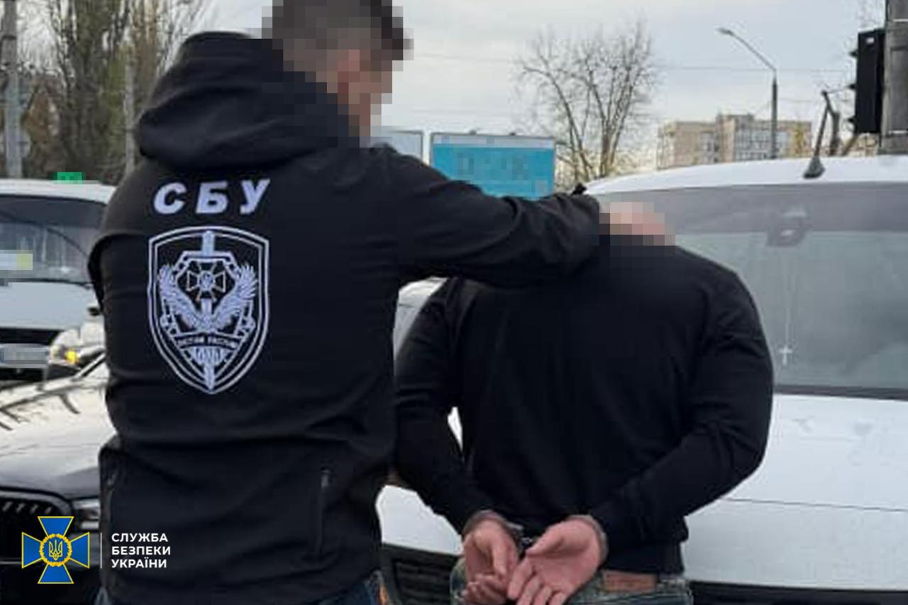 От 10 до 15 тыс. долларов: стражи порядка задержали еще 8 организаторов схем для ухилянцев