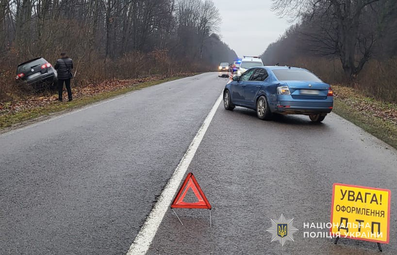 Потрійна ДТП на Львівщині: одна з автівок перетворилася на металобрухт