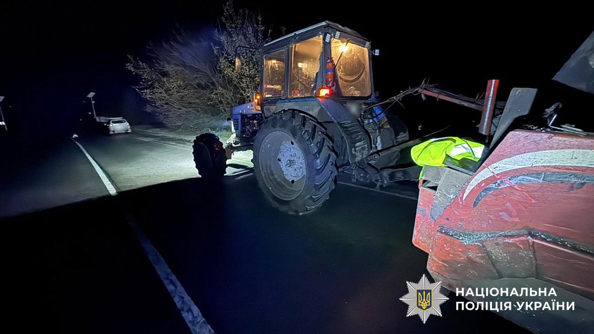 На Полтавщині зіткнулися мікроавтобус і трактор: постраждав чоловік