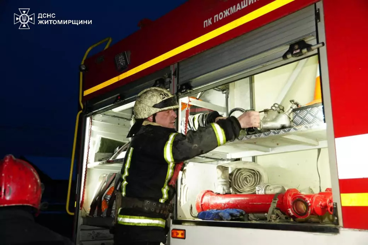 В Житомирской области во время тушения пожара обнаружили тела женщины и двоих детей