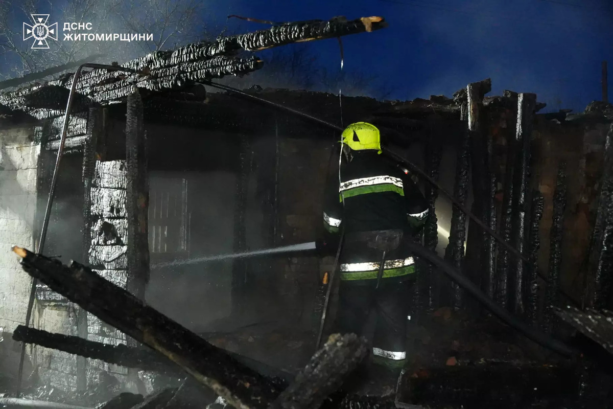 На Житомирщине в ночном пожаре погибла женщина и двое детей