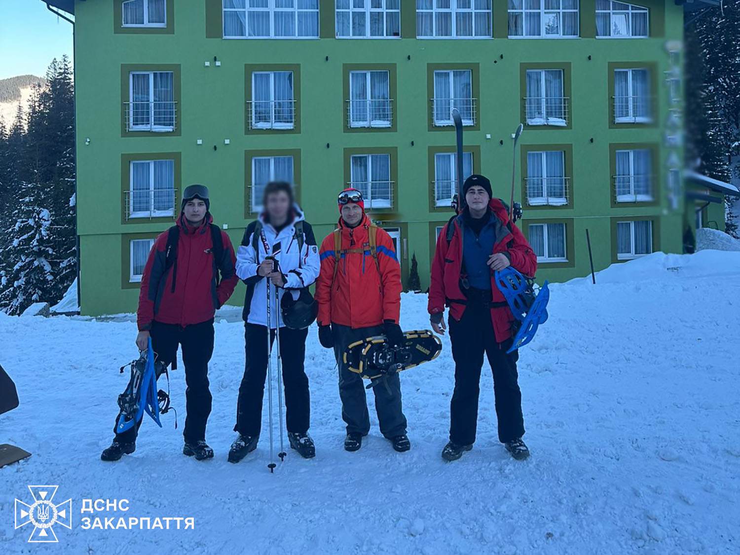 На Закарпатье спасатели разыскали лыжника из Киева