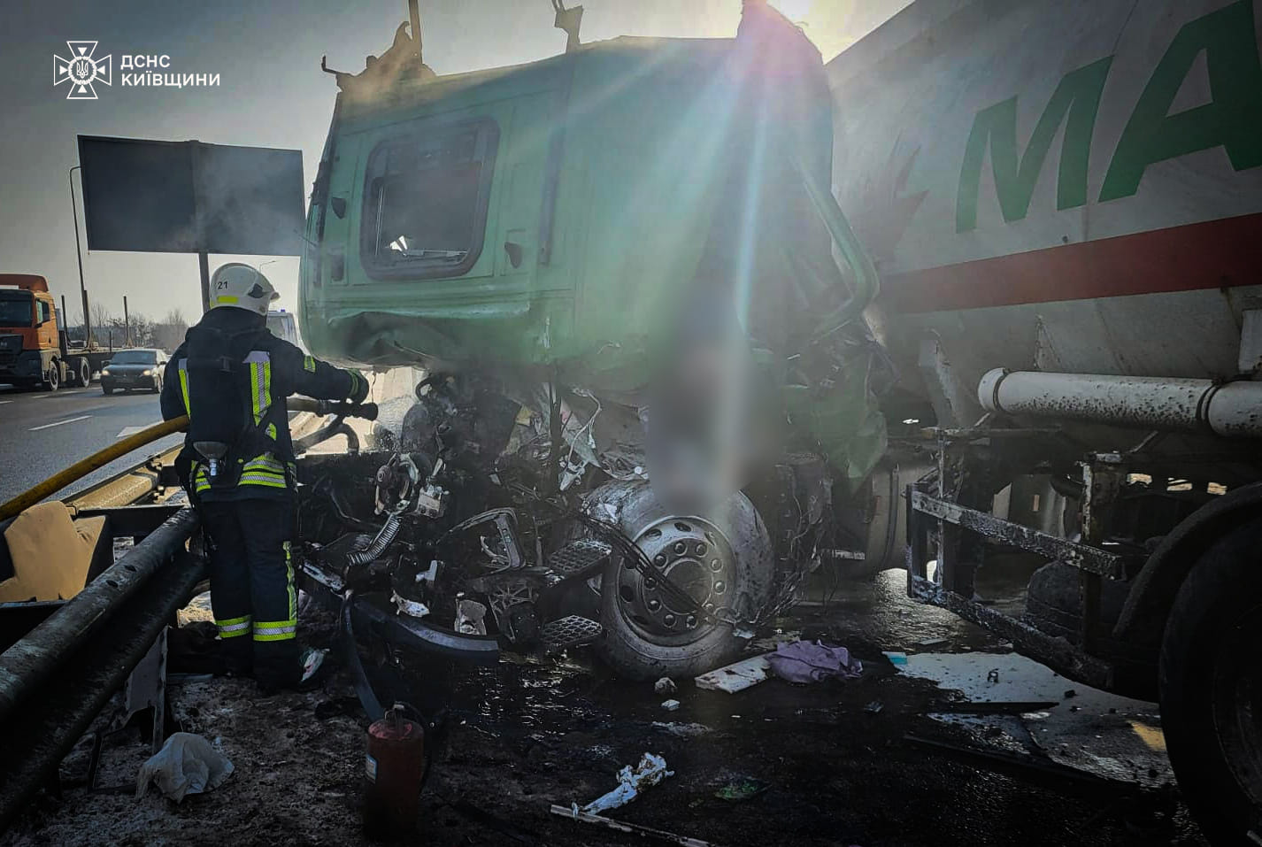 На Киевщине столкнулись два грузовика: возник пожар, есть погибший