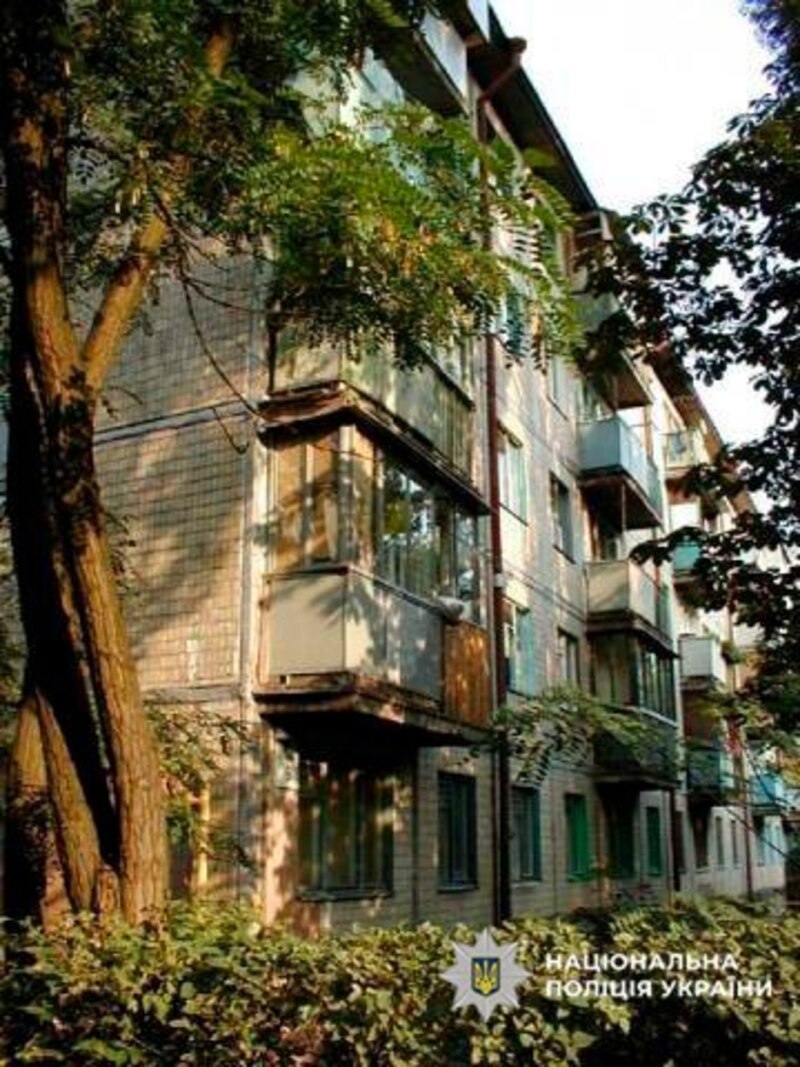 Вимагали гроші за оренду: у Києві затримали посадовця та його спільницю