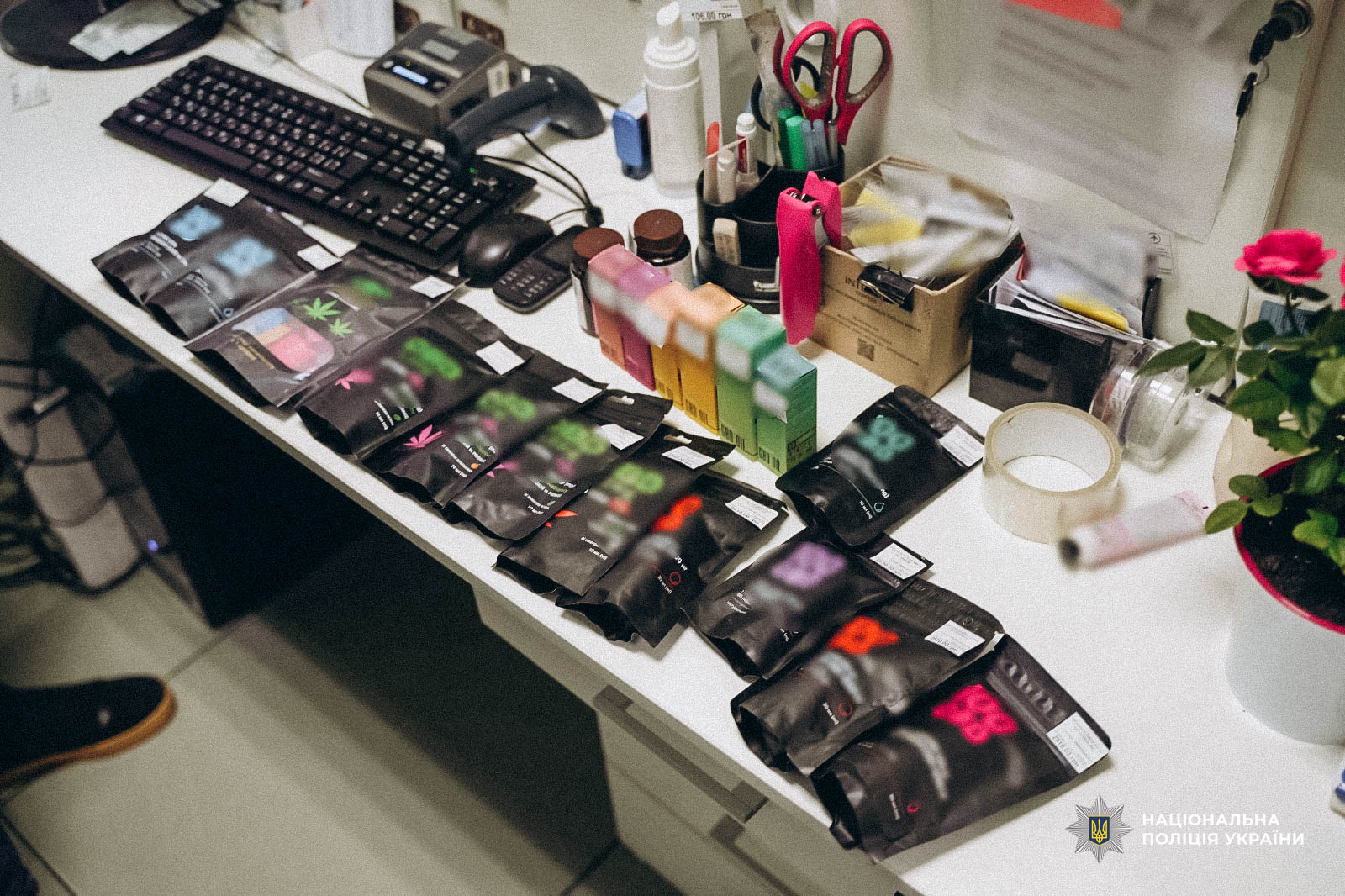  На Волині ліквідували масштабну мережу збуту психотропів та наркотиків