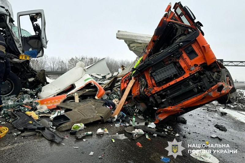 На Полтавщине на трассе столкнулись два грузовика DAF