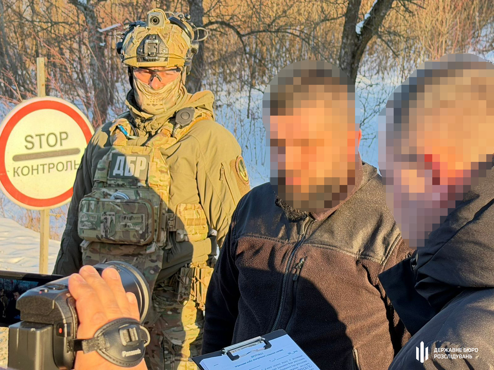 На Буковині посадовець митного поста брав по 100 доларів за кожен незаконно ввезений iPhone