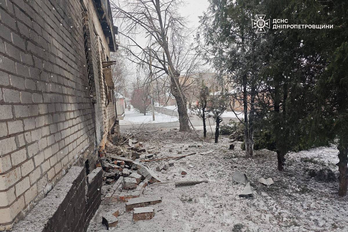 На Днепропетровщине в результате обстрела повреждено подразделение ГСЧС