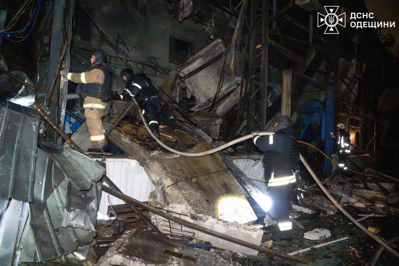 В Одессе в результате дроновой атаки возник пожар на промышленном объекте