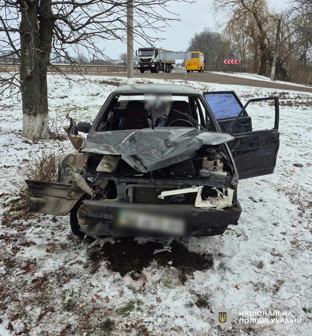 В Кировоградской области груз с фуры упал на авто: есть погибший