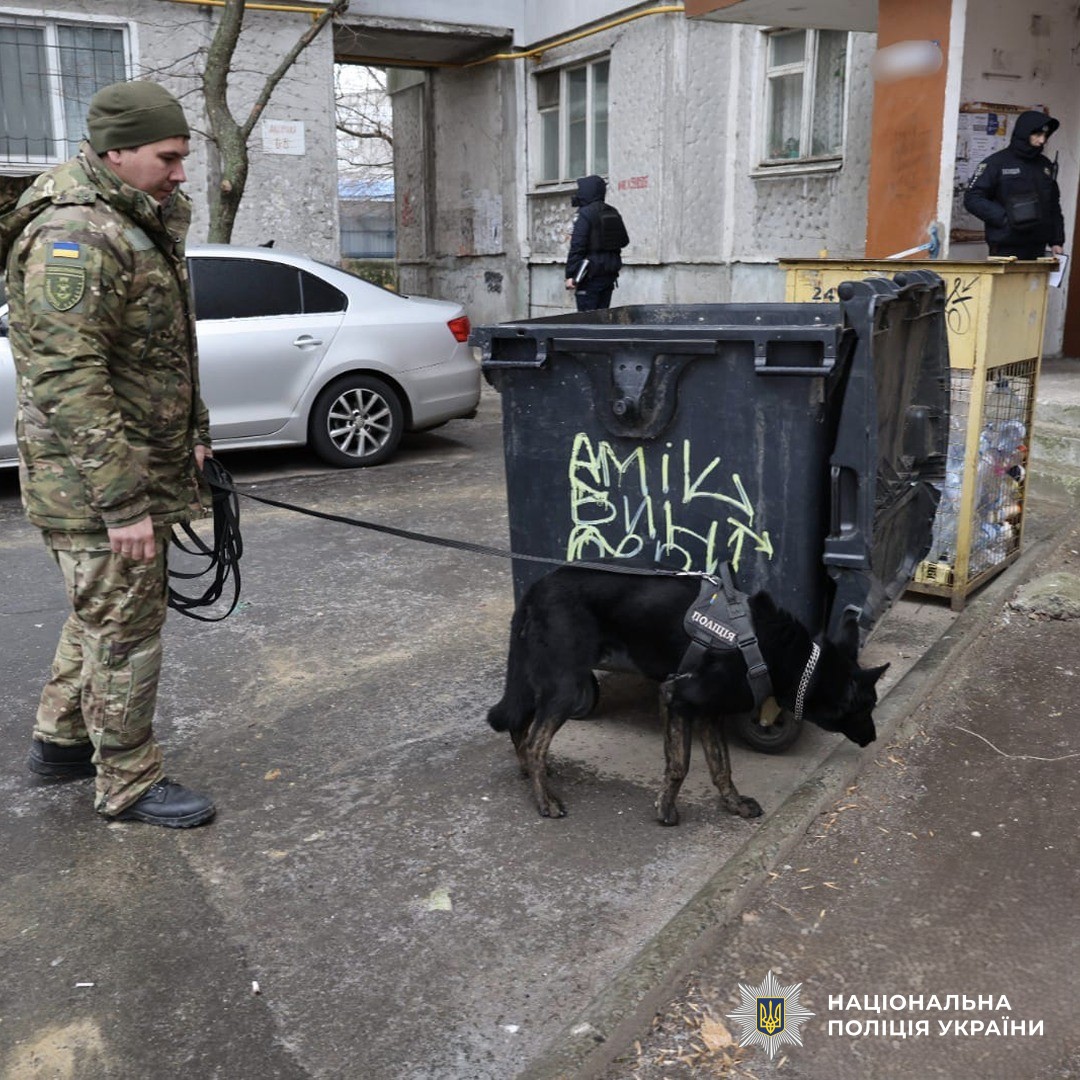 В Николаеве в мусорном контейнере нашли новорожденного ребенка
