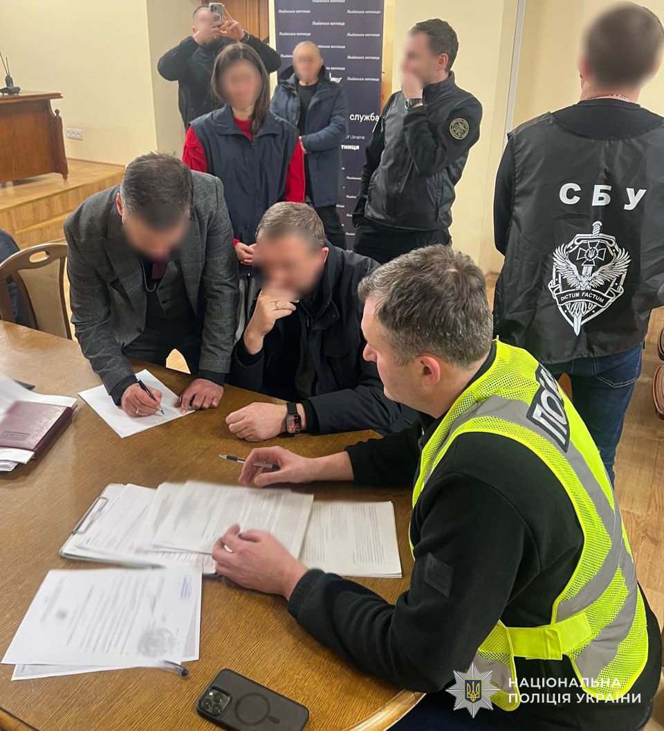 На Львівщині викрили митника, який вимагав хабарі за швидке оформлення продуктів