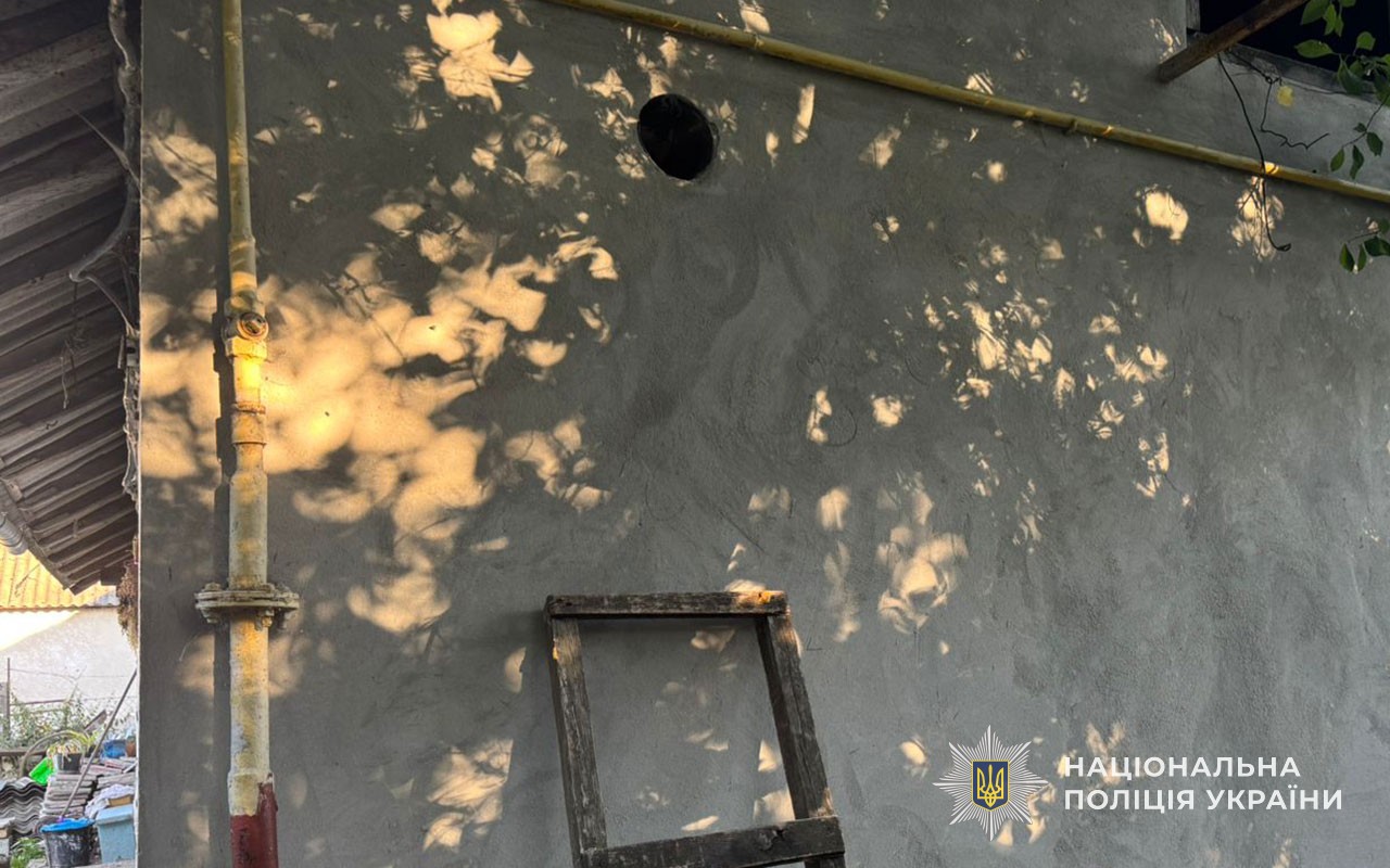 На Тернопільщині 57-річний чоловік приховано знімав у душі свою 21-річну сусідку