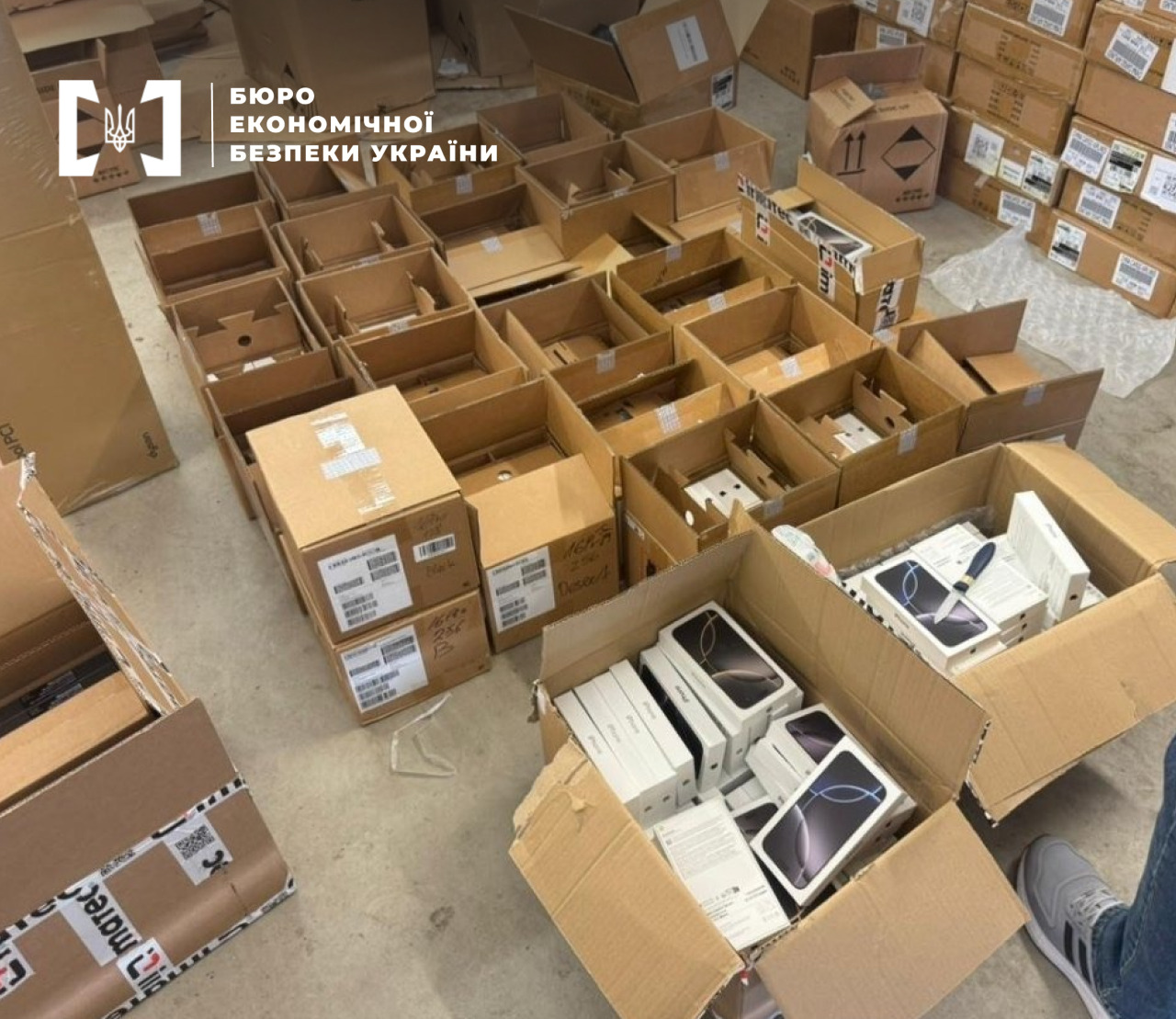 На Львівщині судитимуть чоловіка за контрабанду техніки та парфумів на 30 млн грн